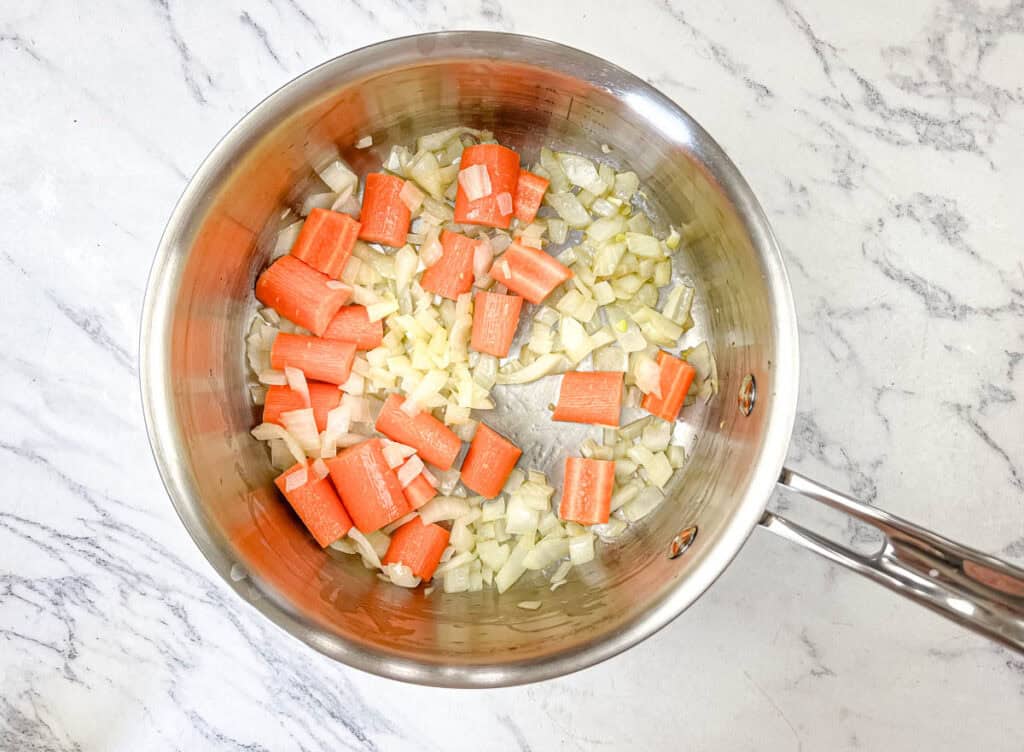 Cook the onions and carrots.